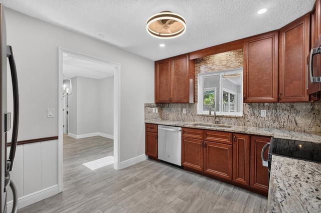 1017 E INDIAN OAKS, Daytona Beach, FL 32117