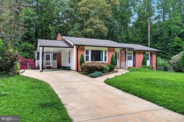 5621 RAVENEL LN, Springfield, VA 22151
