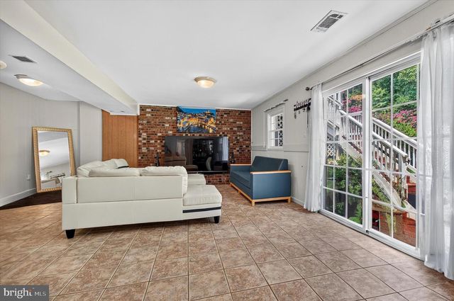 5621 RAVENEL LN, Springfield, VA 22151