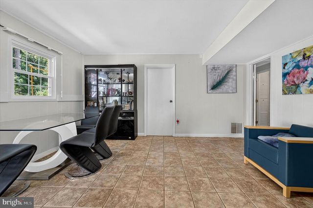 5621 RAVENEL LN, Springfield, VA 22151