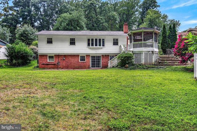 5621 RAVENEL LN, Springfield, VA 22151