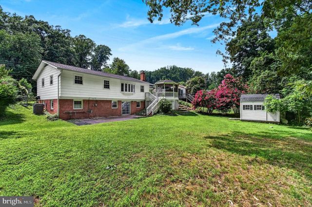 5621 RAVENEL LN, Springfield, VA 22151