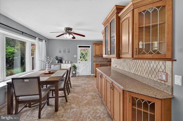 5621 RAVENEL LN, Springfield, VA 22151