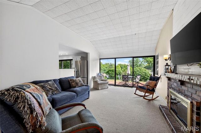 404 Oakmont Circle, Ballwin, MO 63011