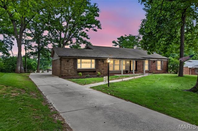404 Oakmont Circle, Ballwin, MO 63011
