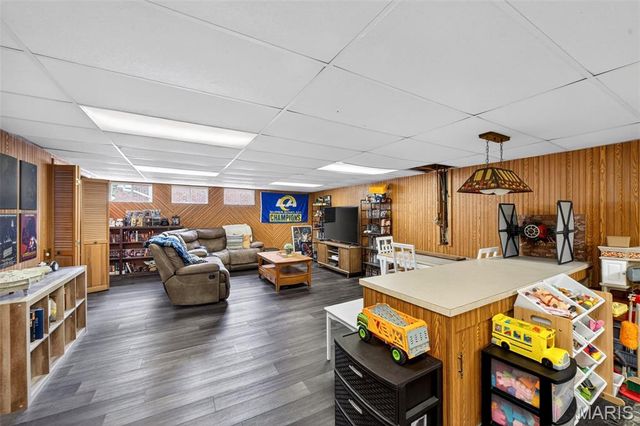 404 Oakmont Circle, Ballwin, MO 63011