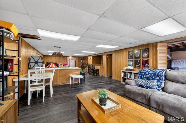 404 Oakmont Circle, Ballwin, MO 63011