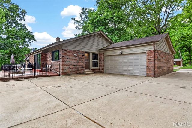 404 Oakmont Circle, Ballwin, MO 63011