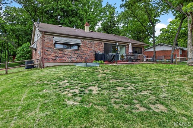 404 Oakmont Circle, Ballwin, MO 63011