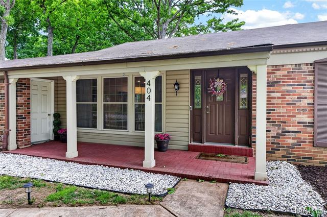 404 Oakmont Circle, Ballwin, MO 63011