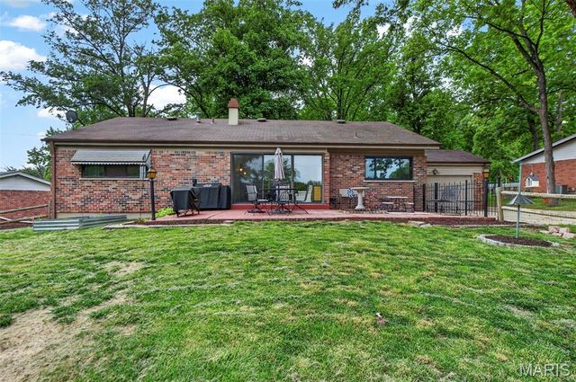 404 Oakmont Circle, Ballwin, MO 63011