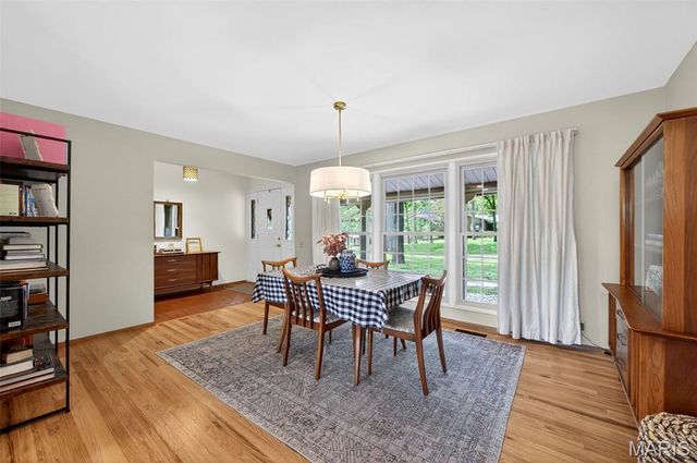 404 Oakmont Circle, Ballwin, MO 63011