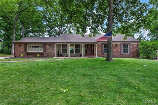 404 Oakmont Circle, Ballwin, MO 63011