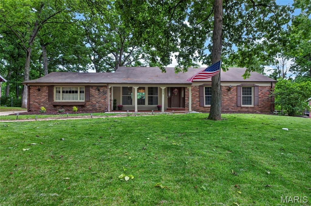 404 Oakmont Circle, Ballwin, MO 63011