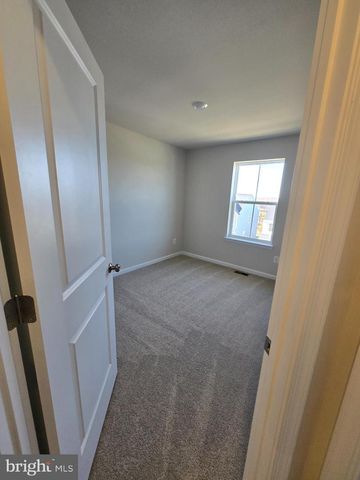 1324 RED CLOVER RD, Ranson, WV 25438