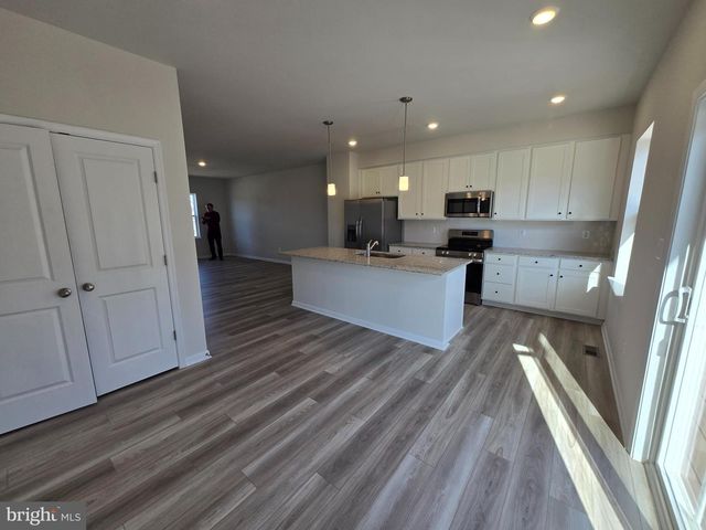 1324 RED CLOVER RD, Ranson, WV 25438