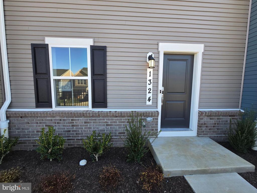 1324 RED CLOVER RD, Ranson, WV 25438