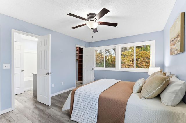 22065 Cottonwood Street NW, Oak Grove, MN 55011