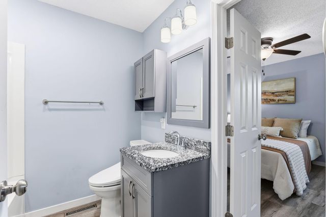 22065 Cottonwood Street NW, Oak Grove, MN 55011