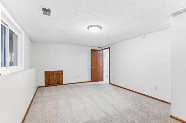 22065 Cottonwood Street NW, Oak Grove, MN 55011