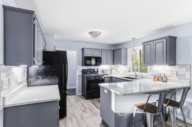 22065 Cottonwood Street NW, Oak Grove, MN 55011