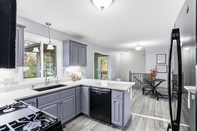 22065 Cottonwood Street NW, Oak Grove, MN 55011