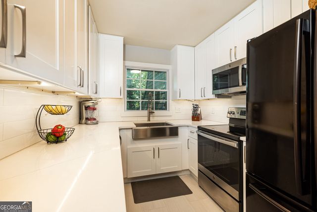 135 Woodmere Square NW, Atlanta, GA 30327