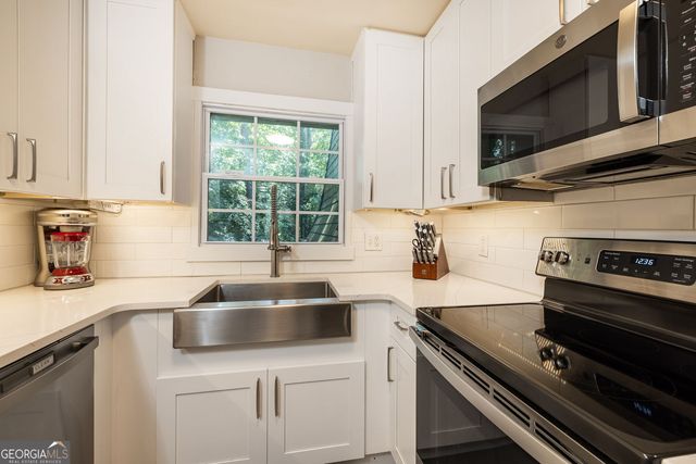 135 Woodmere Square NW, Atlanta, GA 30327