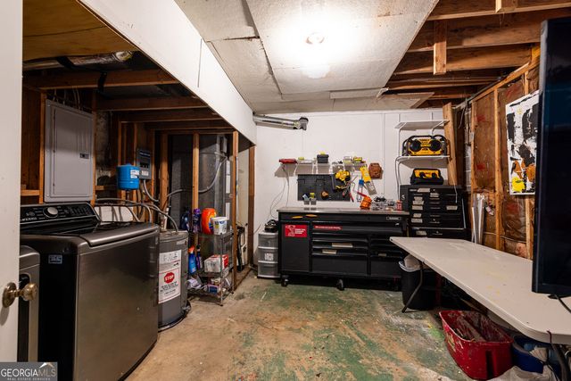 135 Woodmere Square NW, Atlanta, GA 30327