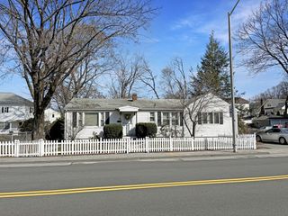 103 Heywood St, Worcester, MA 01604