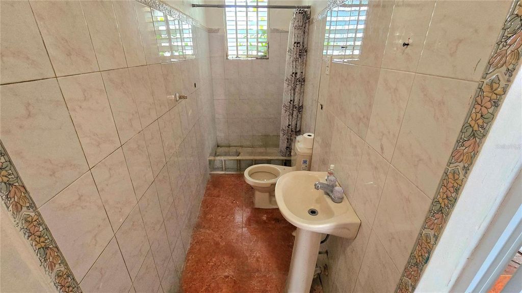 Image 6 of property listing at CALLE A SAN JOSE 31, Manati, PR 00674