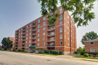 395 Graceland Avenue 701, Des Plaines, IL 60016