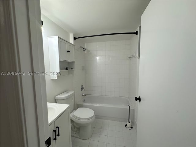 3241 Sabal Palm Mnr 302, Davie, FL 33024