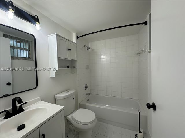 3241 Sabal Palm Mnr 302, Davie, FL 33024