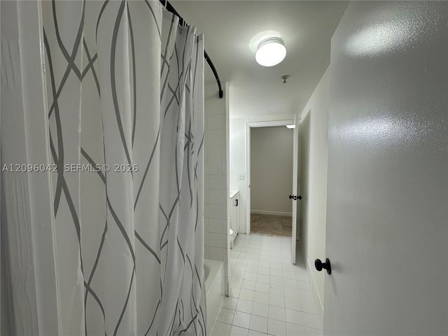 3241 Sabal Palm Mnr 302, Davie, FL 33024