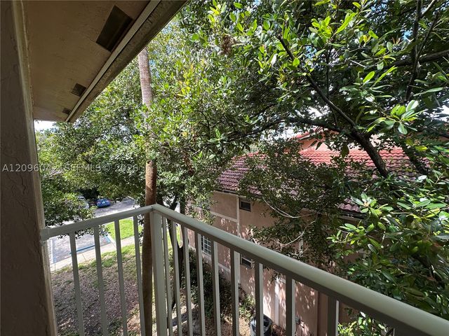3241 Sabal Palm Mnr 302, Davie, FL 33024
