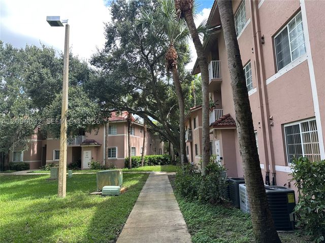 3241 Sabal Palm Mnr 302, Davie, FL 33024