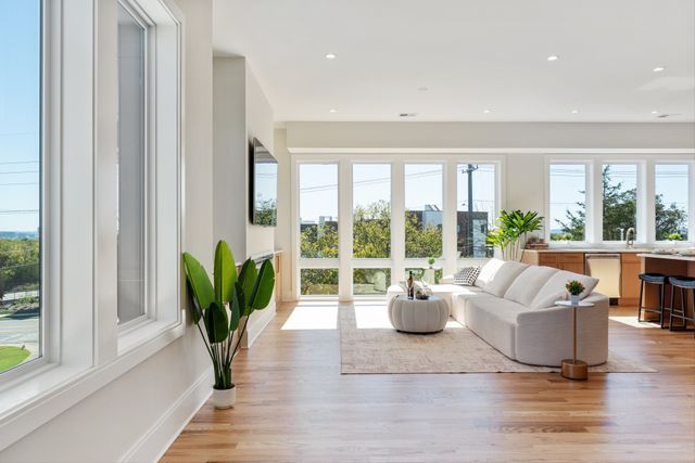 421 Monticello St, Nashville, TN 37207