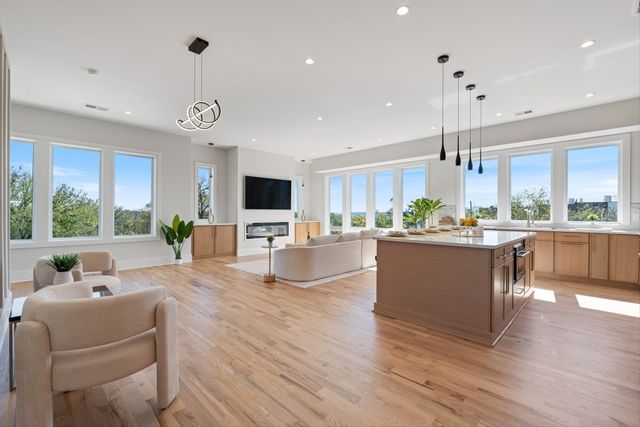 421 Monticello St, Nashville, TN 37207