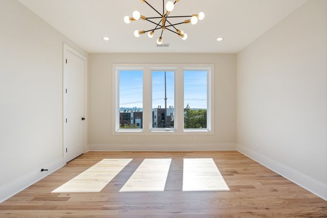 421 Monticello St, Nashville, TN 37207