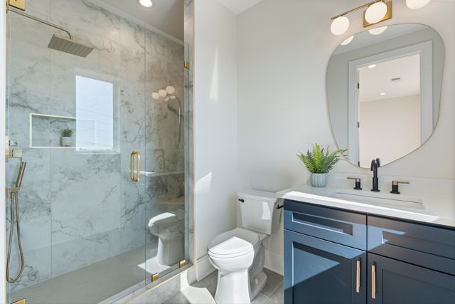 421 Monticello St, Nashville, TN 37207