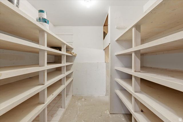 6635 S SOMERSET DR, West Jordan, UT 84084