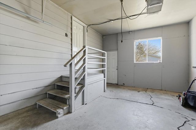 6635 S SOMERSET DR, West Jordan, UT 84084