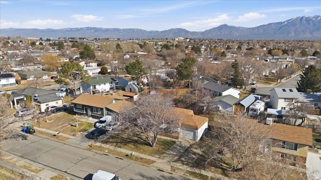6635 S SOMERSET DR, West Jordan, UT 84084
