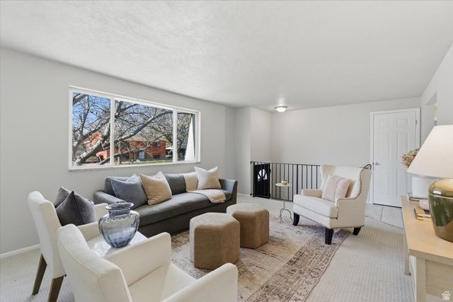 6635 S SOMERSET DR, West Jordan, UT 84084