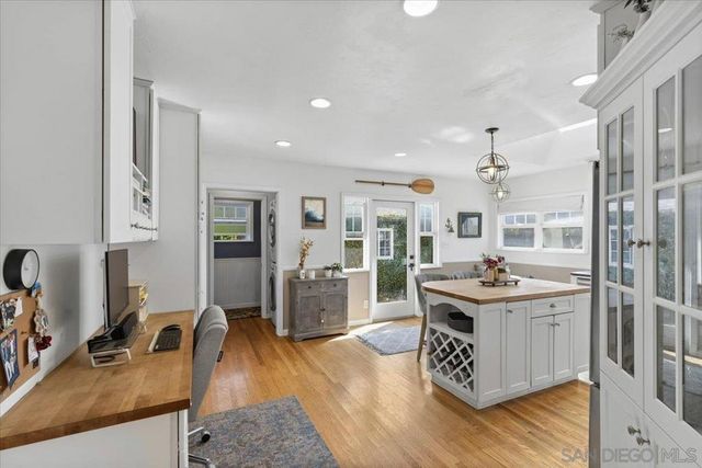 903 Moana Dr, San Diego, CA 92106