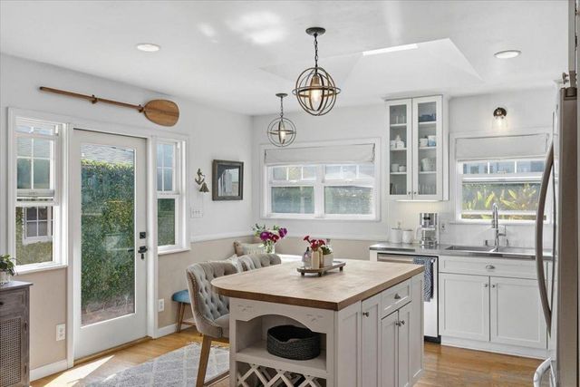 903 Moana Dr, San Diego, CA 92106