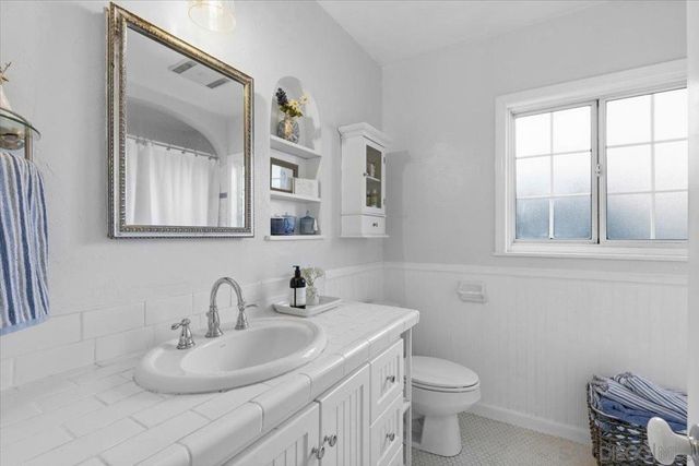 903 Moana Dr, San Diego, CA 92106