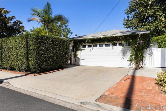 903 Moana Dr, San Diego, CA 92106
