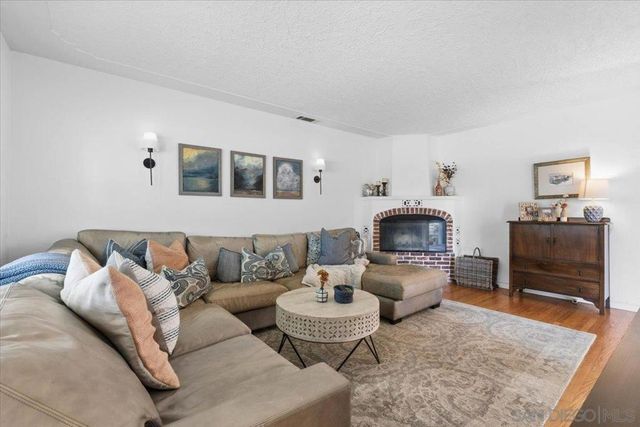 903 Moana Dr, San Diego, CA 92106